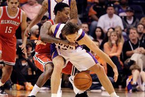 Phoenix superó 109-93 a Bucks