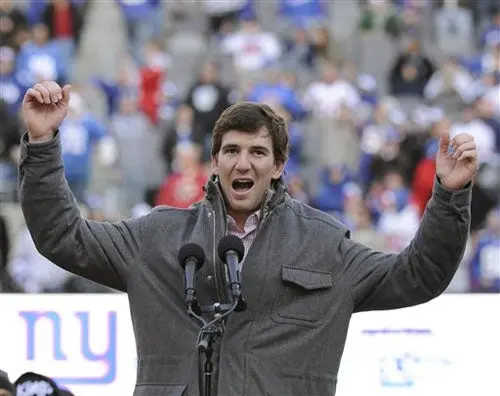 Kurt Warner niega que Eli Manning sea material de Salón de la Fama
