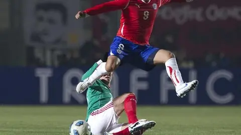 Suazo continúa preparación con la selección chilena