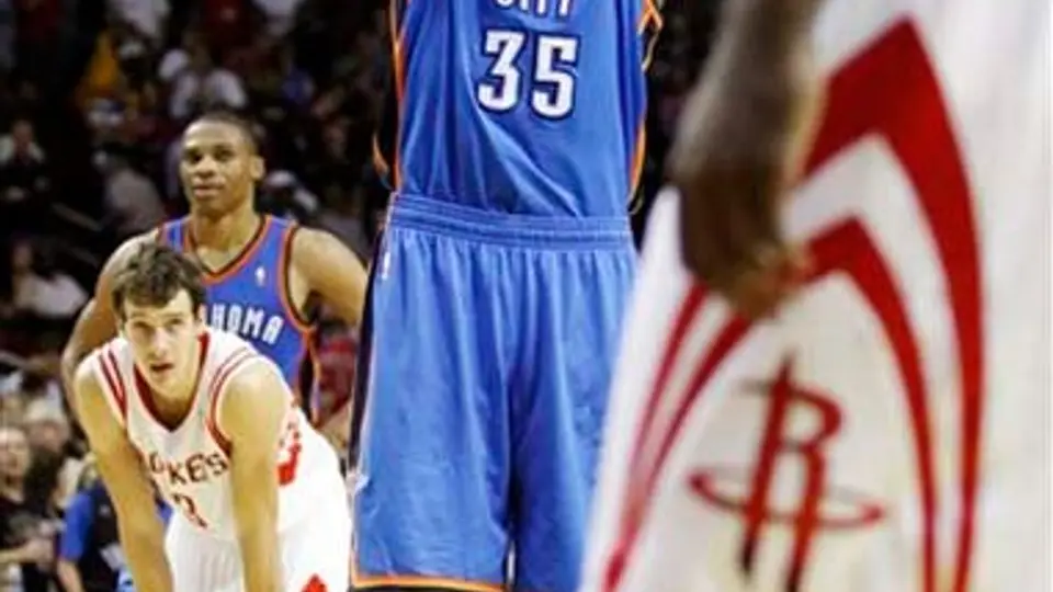 Thunder se lleva el triunfo 98-95 ante Houston