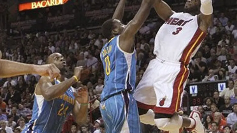 Ayón juega 18 minutos en la derrota de Hornets ante el Heat
