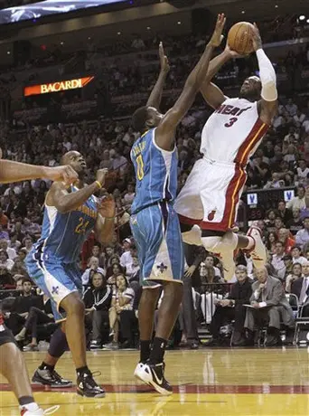 Ayón juega 18 minutos en la derrota de Hornets ante el Heat