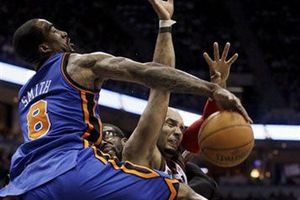 Knicks vencen a Bucks y ponen tierra de por medio