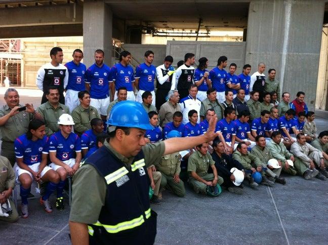 El cuerpo técnico estuvo presente. FOTO: CRUZ AZUL
