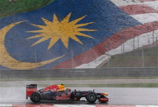 La carrera se reanudó el la décima vuelta. FOTO: AP