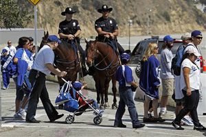 Golpiza a conductor en Dodger Stadium deja 4 arrestos