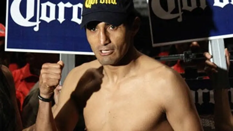 Morales pierde el título en la báscula
