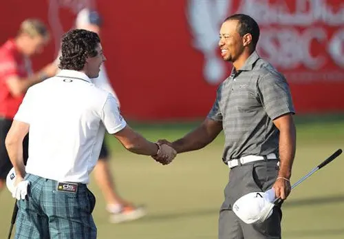 Tiger Woods, a un paso de ganar en Abu Dhabi