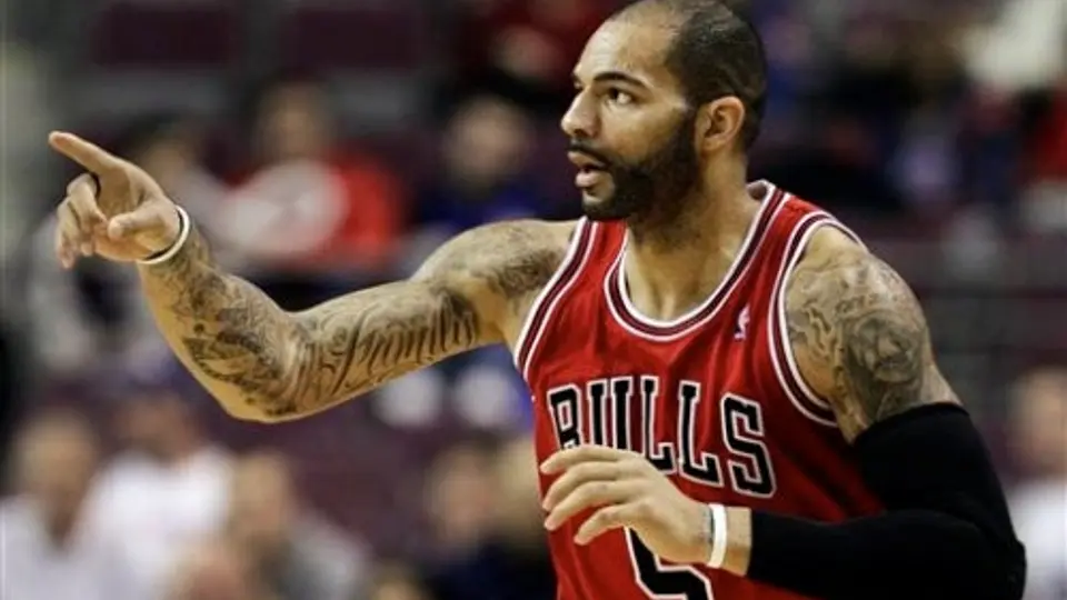Chicago vence sin problemas 99-83 a Detroit