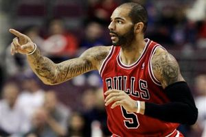 Chicago vence sin problemas 99-83 a Detroit