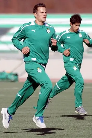 Galindo trabaja para tener un lugar en el cuadro titular