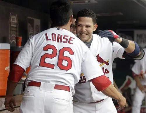 Molina se va de 4-4 en la victoria de Cardenales