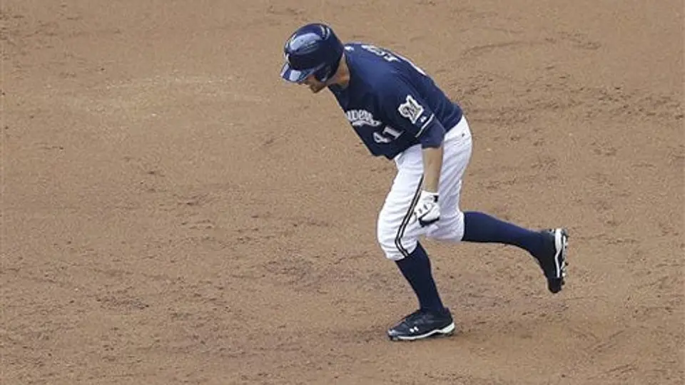 Marco Estrada abandona partido ante Gigantes por lesión en pierna