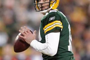 Cientos de voluntarios despejan nieve del estadio de Empacadores