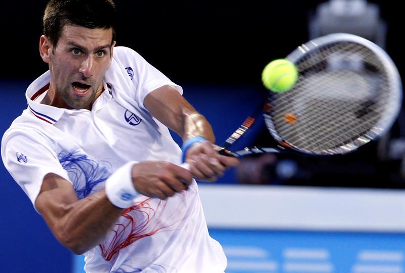 El tenista serbio derrotó a Murray por 6-3, 3-6, 6-7(4), 6-1 y 7-5. FOTO: EFE