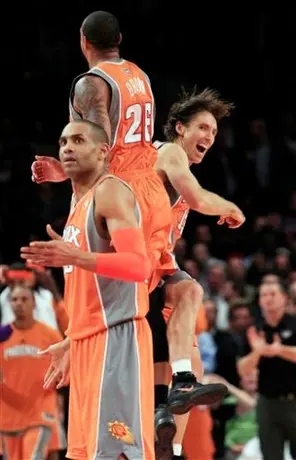 Phoenix corta cinco derrotas en fila al doblegar 91-88 a Knicks