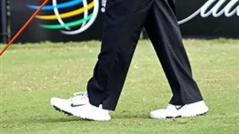 Tiger Woods abandona en Doral por lesión
