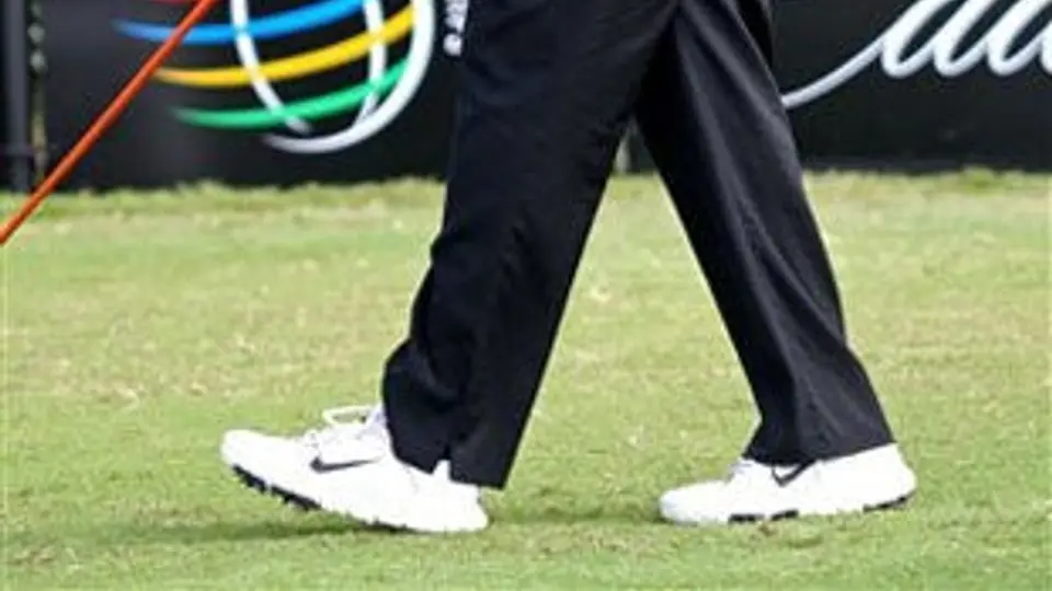 Tiger Woods abandona en Doral por lesión
