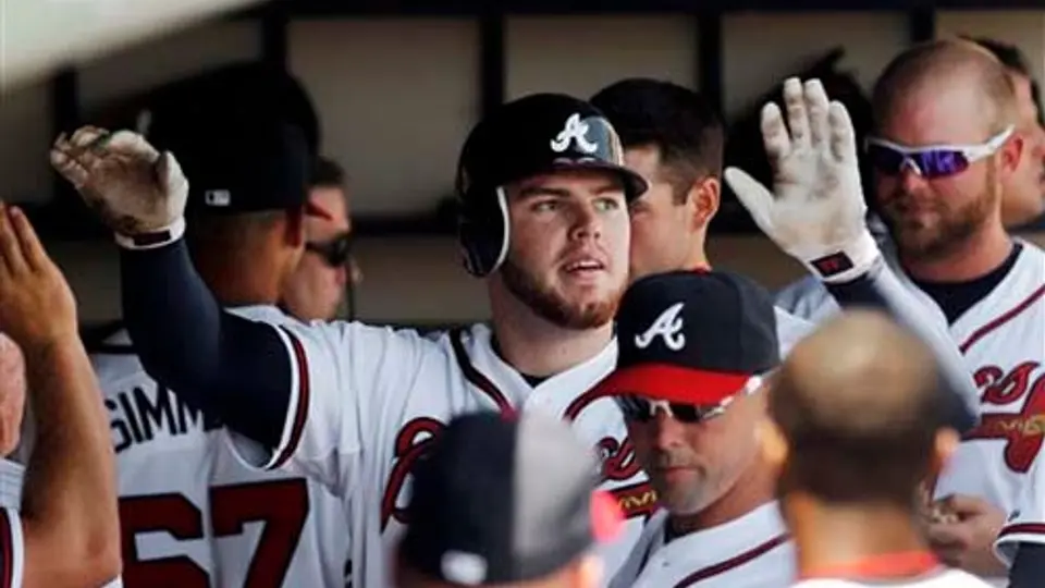 Bravos descifra a Dickey y apalea a Nueva York