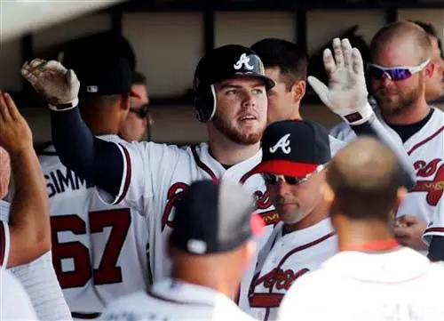 Bravos descifra a Dickey y apalea a Nueva York
