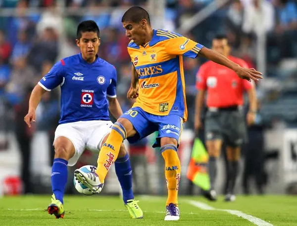 Tigres y Cruz Azul abandonan el estadio por salida alterna