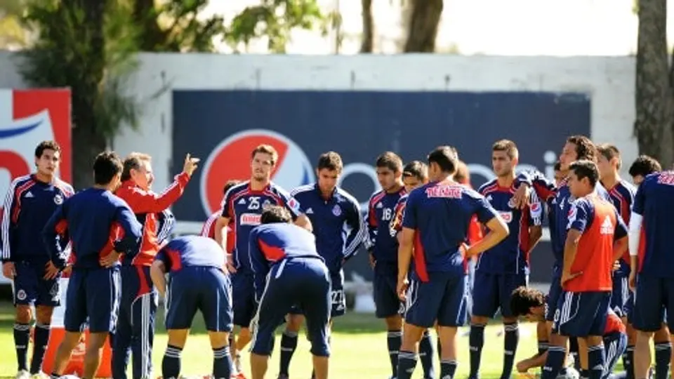 Hasta el mediodía de este miércoles, Chivas sigue sin técnico