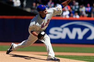 Santana cuelga cinco ceros y los Mets ganan