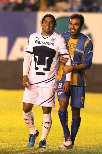 Saludo de ex compañeros Pumas (FOTO: CIRO GUTIÉRREZ)