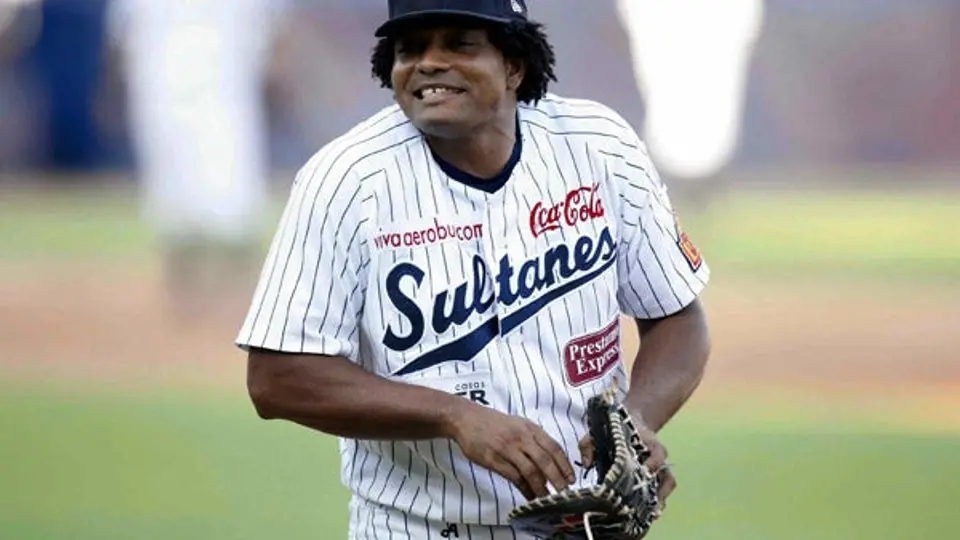 Sandy Madera sale de Sultanes