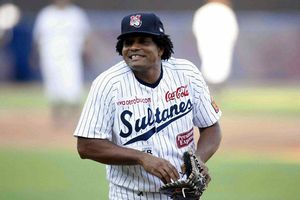 Sandy Madera sale de Sultanes