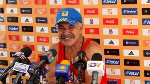 Tuca explota por preguntas en torno a Mancilla