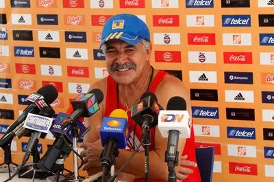 Tuca explota por preguntas en torno a Mancilla
