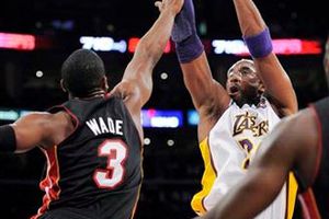Bryant contribuye con 33 puntos en victoria de Lakers sobre Miami