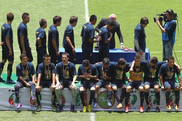 Los jóvenes reciben sus medallas | ÓSCAR RAMÍREZ