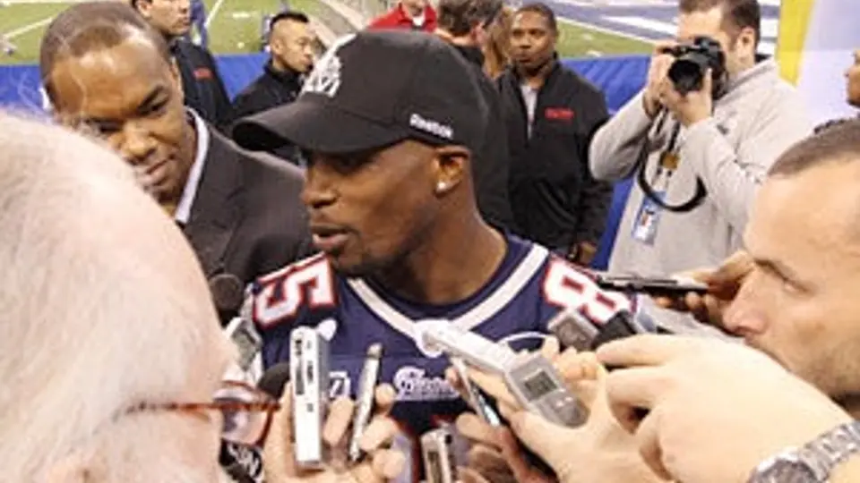 Ochocinco, asediado pese a no tener podio