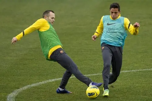 Iniesta podría disputar el encuentro ante el Espanyol
