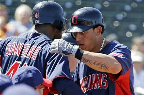 Asdrúbal Cabrera renueva con Indios hasta 2014