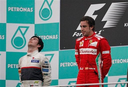 Al momento de los himnos nacionales, todos lucieron serios. (FOTO: AP)