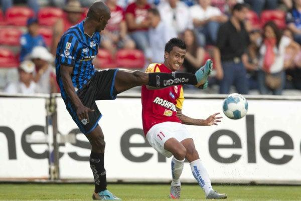 Gallos no se encontró en la cancha. FOTO: MEXSPORT