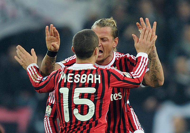 Djamel Mesbah regresó a su equipo a la pelea. FOTO: EFE