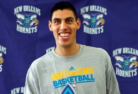 Ayón jugó cinco minutos en la victoria de Hornets sobre Nuggets