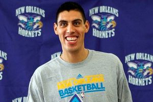 Ayón jugó cinco minutos en la victoria de Hornets sobre Nuggets