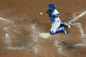 Con 3 carreras en la novena, Medias Rojas se imponen 4-2 a Azulejos