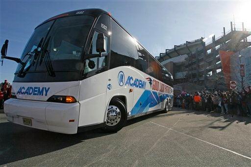 Los fanáticos despiden a los Patriotas en el aeropuerto. FOTO: AP