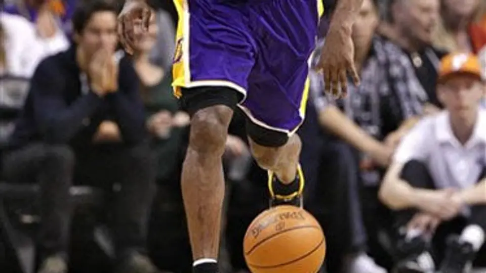 Kobe explota contra Lakers por el trato a Gasol