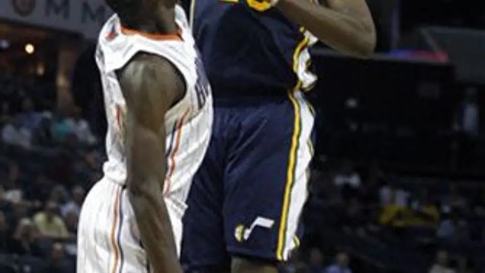 Nájera juega en la derrota de los Bobcats a manos del Jazz