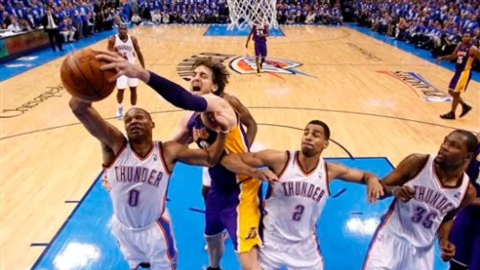Lakers son aplastados por el Thunder