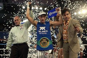 Cano vence a Contreras por nocaut técnico