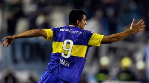 Boca Juniors vence a Racing y recupera el liderato en Argentina