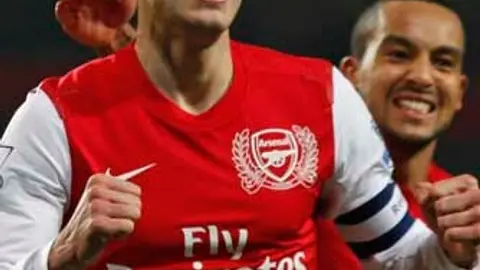Van Persie admite que le gustaría jugar en el Real Madrid